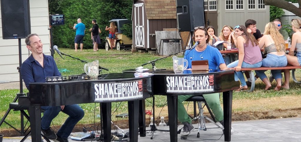 dueling pianos at Oakdale wharf Piano Bar Long Island